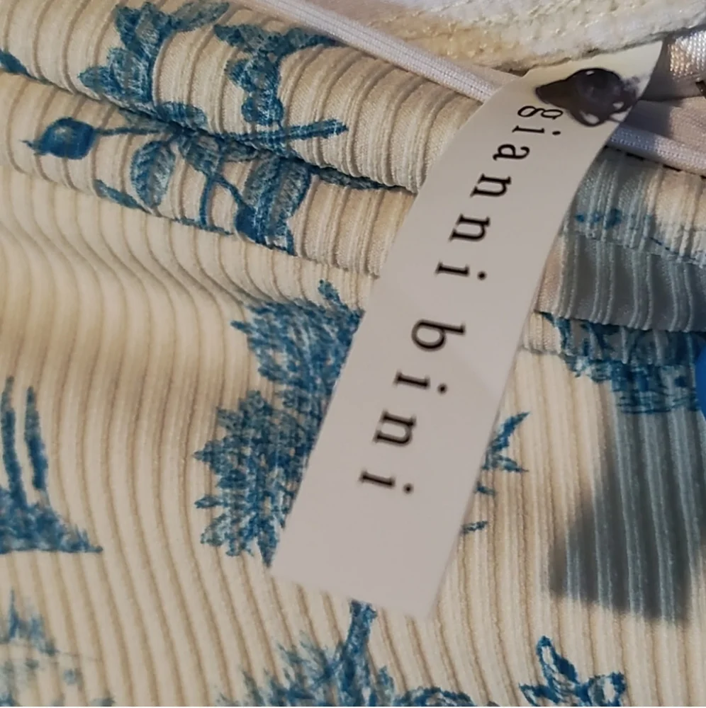💗SALE💗🆕Gianni Bini NWT Ivory/Blue Historical Print-High Waist Bikini Bottom